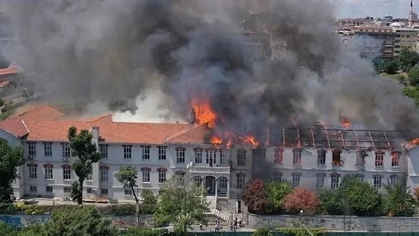 Μεγάλη φωτιά στο ελληνικό νοσοκομείο της Κωνσταντινούπολης