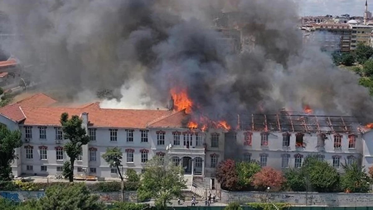 Μεγάλη φωτιά στο ελληνικό νοσοκομείο της Κωνσταντινούπολης