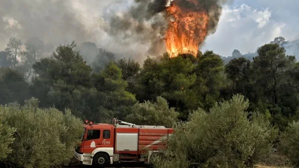 Φωτιά στη Ρόδο - Δίνεται ''μάχη'' από την πυροσβεστική
