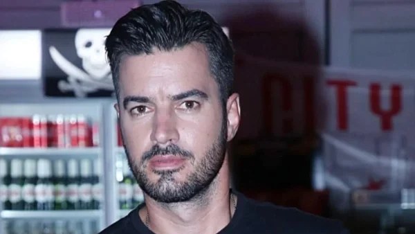 Τη βλέπουμε σπάνια αλλά είναι ίδιοι - Η ομοιότητα του Γιάννη Τσιμιτσέλη με τη μητέρα του Εύα