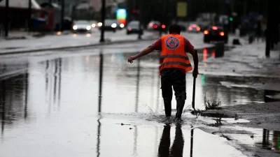 Μήνυμα του 112 για την κακοκαιρία στην Θεσσαλονίκη - «Αποφύγετε άσκοπες μετακινήσεις»