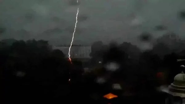 Σοκ στην Αμερική: 4 Άνθρωποι δίνουν μάχη για τη ζωή μετά από πτώση κεραυνού στο Λευκό Οίκο