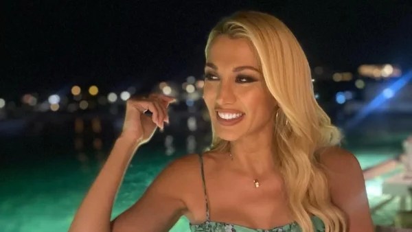 Επιτέλους η Σπυροπούλου άφησε την εγκυμοσύνη να φανεί: Δείτε τις φωτογραφίες που ανέβασε η ίδια με φουσκωμένη κοιλίτσα