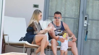 Βαλεντίνη Παπαδάκη - Κώστας Σόμμερ: Τρελά ερωτευμένοι στη Ρόδο στον 5ο μήνα της εγκυμοσύνης