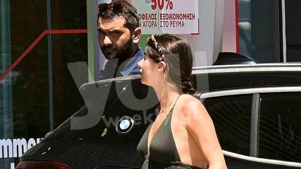 Στον 8ο μήνα εγκυμοσύνης η Μιχαλοπούλου - Αποκλειστικές φωτογραφίες με τον Κουτσόπουλο στο κέντρο της Αθήνας