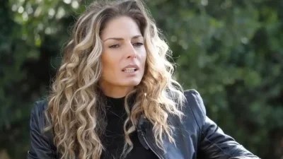 Ούτε ίχνος κυτταρίτιδας - Η Κατερίνα Λάσπα έβαλε μπικίνι και έφερε τα πάνω κάτω με τις αναλογίες της