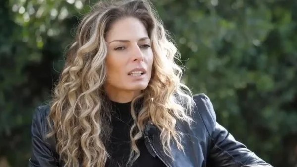 Ούτε ίχνος κυτταρίτιδας - Η Κατερίνα Λάσπα έβαλε μπικίνι και έφερε τα πάνω κάτω με τις αναλογίες της