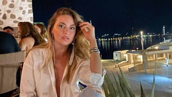 Φαινόταν μόνο το σημάδι του μαγιό της - Η Μακρυγιάννη πόζαρε topless και έβαλε ''φωτιές'' στο instagram