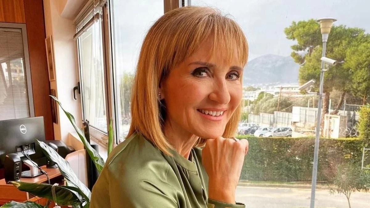 Με φλοράλ μπικίνι και χαμογελαστή στο σκάφος - Η άλλη όψη της Μάρας Ζαχαρέα