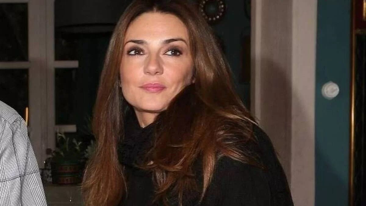 Διώροφο, τεράστιο και με έλατα απ' έξω - Το παραμυθένιο εξοχικό της Μαρίας Λεκάκη στην Αχαΐα