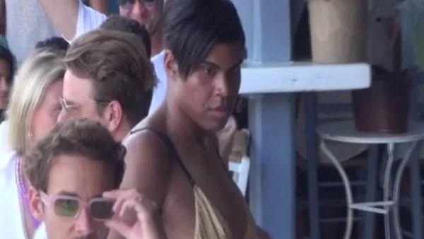 Με χρυσό μαγιό και 20ποντα πέδιλα - Στην Μύκονο ο γιος του θρύλου του NBA Μάτζικ Τζόνσον