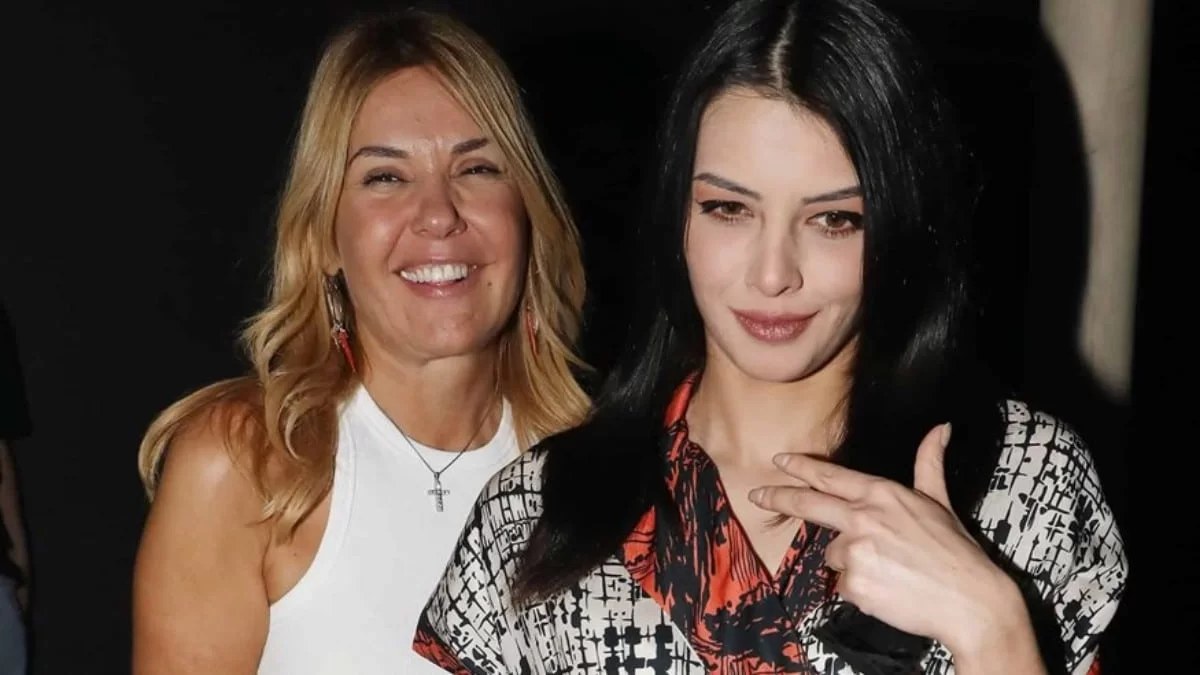 ''Eσείς έχετε στον κήπο σας...;'' - Η πόζα της Χριστίνας Παππά που έκανε την Μπεζάν να της βγάλει παρατσούκλι