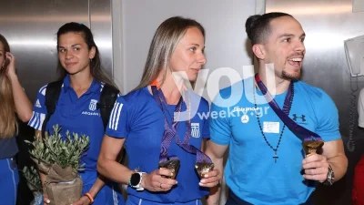 Αποθεώθηκαν στο Ελ.Βενιζέλος Πετρούνιας και Ντρισμπιώτη - Οι φωτογραφίες από την άφιξη των ''χρυσών'' πρωταθλητών