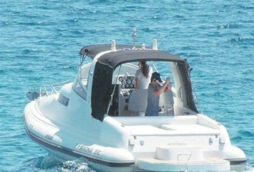 Σάκης Ρουβάς Κάτια Ζυγούλη σκάφος