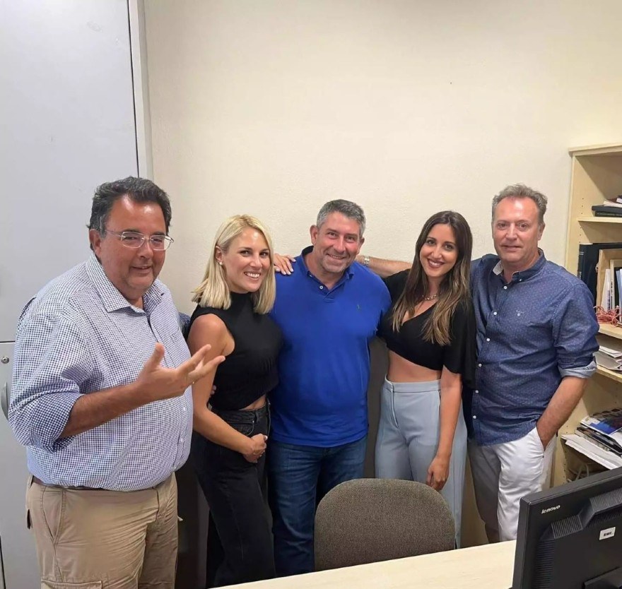 Ντόρα Κουτροκόη, Άκης Παυλόπουλος, Οικονόμου και λοιποί συνεργάτες στα παρασκήνια