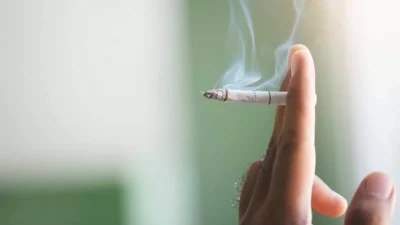 Μυρίζει... τσιγαρίλα το σπίτι σας; Ρίξτε στο τασάκι λίγη μαγειρική σόδα και...
