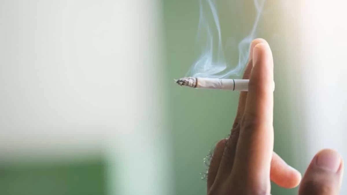 Μυρίζει... τσιγαρίλα το σπίτι σας; Ρίξτε στο τασάκι λίγη μαγειρική σόδα και...