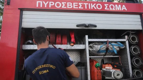 Μήνυμα εκκένωσης από το 112 για τη φωτιά στη Νέα Πέραμο