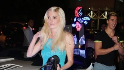 Ολόσωμη φωτογραφία μόνο με το κάτω εσώρουχο - Η Αλεξανδράτου δείχνει την κοιλιά της στον 4ο μήνα εγκυμοσύνης