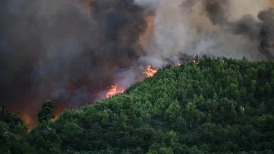 Συνεχίζεται για 12η ημέρα η φωτιά στην Βάλια Κάλντα