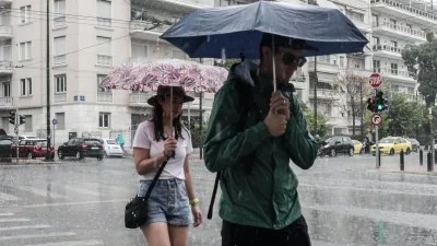 Έντονη καταιγίδα ετοιμάζεται να πλήξει την Αθήνα - Οι περιοχές που θα ''βουλιάξουν'' μέσα στην ημέρα