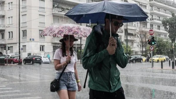 Έντονη καταιγίδα ετοιμάζεται να πλήξει την Αθήνα - Οι περιοχές που θα ''βουλιάξουν'' μέσα στην ημέρα