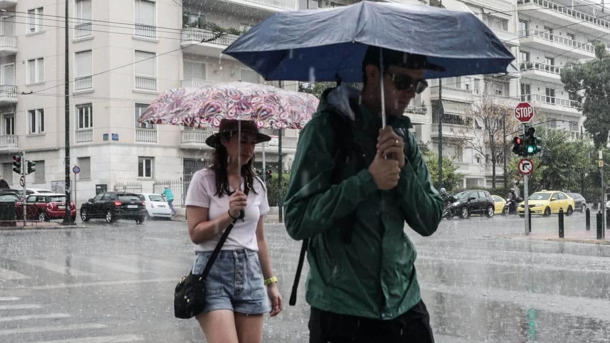 Έντονη καταιγίδα ετοιμάζεται να πλήξει την Αθήνα - Οι περιοχές που θα ''βουλιάξουν'' μέσα στην ημέρα