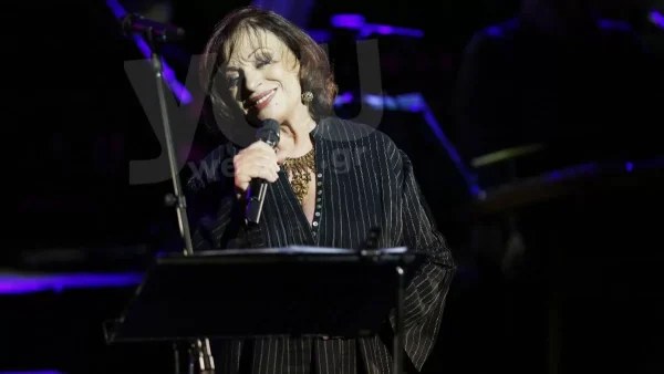 Ντυμένη στα λευκά η Χάρις Αλεξίου - Δεκάδες αντιδράσεις κάτω από την ανάρτησή της