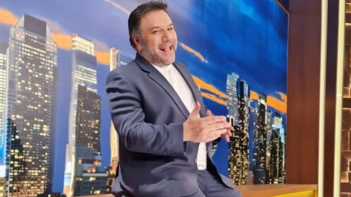 Γρηγόρης Αρναούτογλου: Οι αποψινοί 28/9 καλεσμένοι της εκπομπής The 2night show