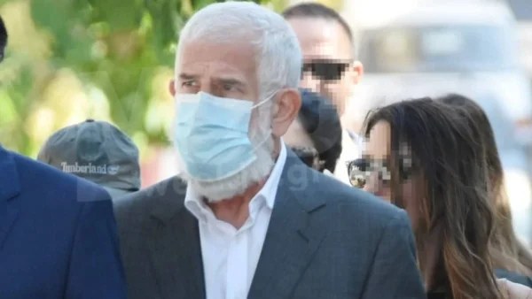 Πέτρος Φιλιππίδης: Στο "φως" οι ερωτικές επιστολές που του έστελναν Ελληνίδες ηθοποιοί