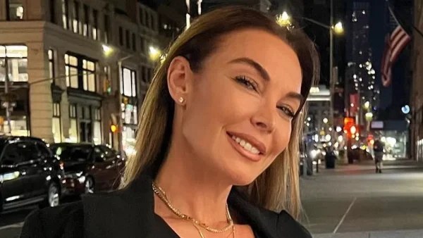 Το υπέρκομψο total black look της Τατιάνας Στεφανίδου - Το φόρεσε στη Νέα Υόρκη στα 52 της