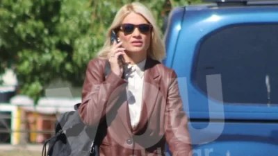 Είπε να διώξει την κακή ενέργεια - Με αγιασμό εγκαινίασε το πλατό της η Φαίη Σκορδά