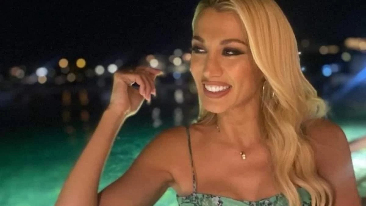 Κατάφερε να περάσει απαρατήρητη η κοιλίτσα της - Η εμφάνιση της Κωνσταντίνας Σπυροπούλου σε βαφτίσια