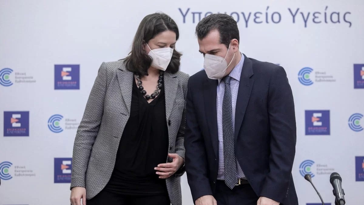 Άνοιγμα σχολείων: Τι θα ισχύσει για τα μέτρα προστασίας και τους ανεμβολίαστους εκπαιδευτικούς