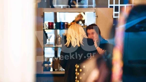 Το πραγματικό πρόσωπο της Ελένης Μενεγάκη: Σε ακριβό κατάστημα επίπλων για ψώνια - Η συμπεριφορά της στον φωτογράφο