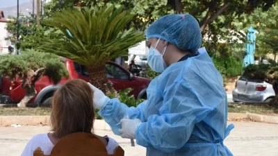 Κορωνοϊός: Έπισπεύδεται το εμβολιαστικό πρόγραμμα της χώρας μας με τα επικαιροποιημένα εμβόλια