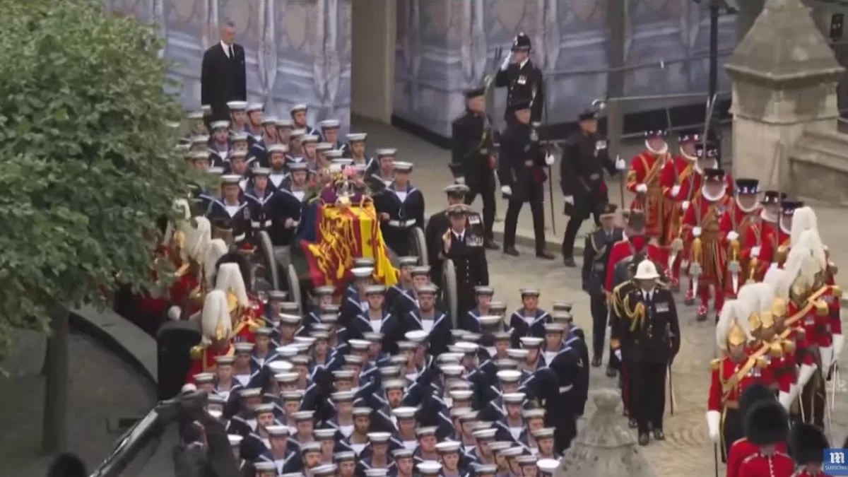 Κηδεία βασίλισσας Ελισάβετ: Ξεκινά η νεκρική πομπή - Δείτε live το «τελευταίο αντίο»
