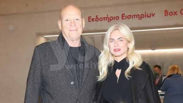 "Λιώνουν" ο ένας για τον άλλο - Το τρυφερό φιλί στο στόμα από τον Τζώνη Καλημέρη στην Χριστίνα Κοντοβά για τα γενέθλιά της