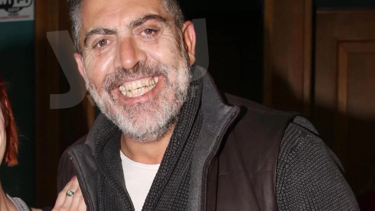 Μοντέρνο και με ασπρόμαυρους τόνους - "Βγάζει" μάτι το σπίτι του Κούλλη Νικολάου με θέα όλη την Αθήνα
