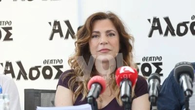 Με εντυπωσιακές αναλογίες και το ίδιο όμορφο πρόσωπο - Η σπάνια φωτογραφία της Παπαδοπούλου με μαγιό από τα 17 της