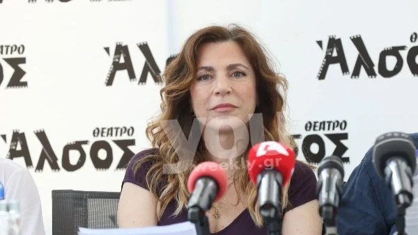 Με εντυπωσιακές αναλογίες και το ίδιο όμορφο πρόσωπο - Η σπάνια φωτογραφία της Παπαδοπούλου με μαγιό από τα 17 της