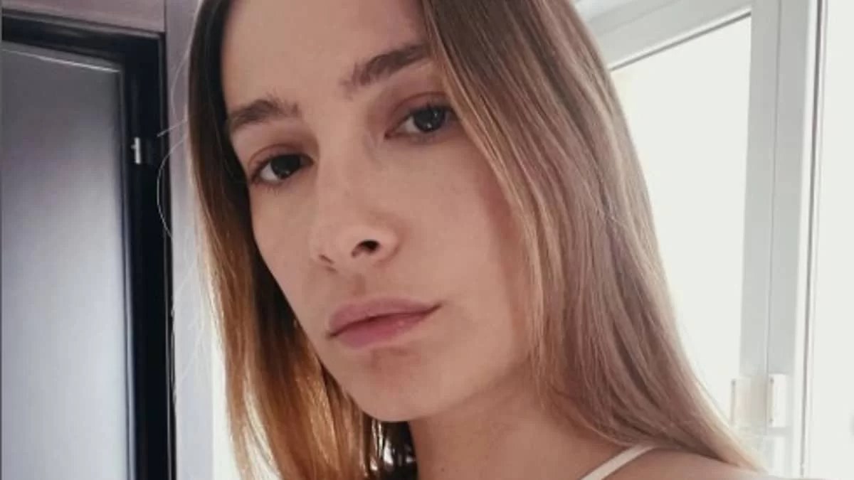 Με λευκό εσώρουχο και αψεγάδιαστο πρόσωπο χωρίς μακιγιάζ - Έτσι περνά το καλοκαίρι της η Παπαβλασοπούλου