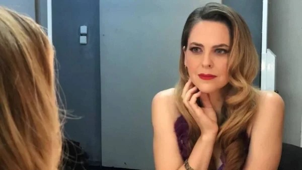 Όπως δεν την έχετε ξαναδεί - Αρετουσάριστες φωτογραφίες της Ρένας Μόρφη με μαγιό
