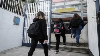 Σχολεία: Επιστροφή αύριο στα θρανία για τους μαθητές
