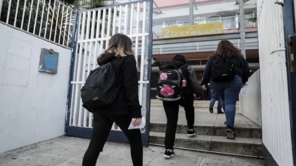 Σχολεία: Επιστροφή αύριο στα θρανία για τους μαθητές