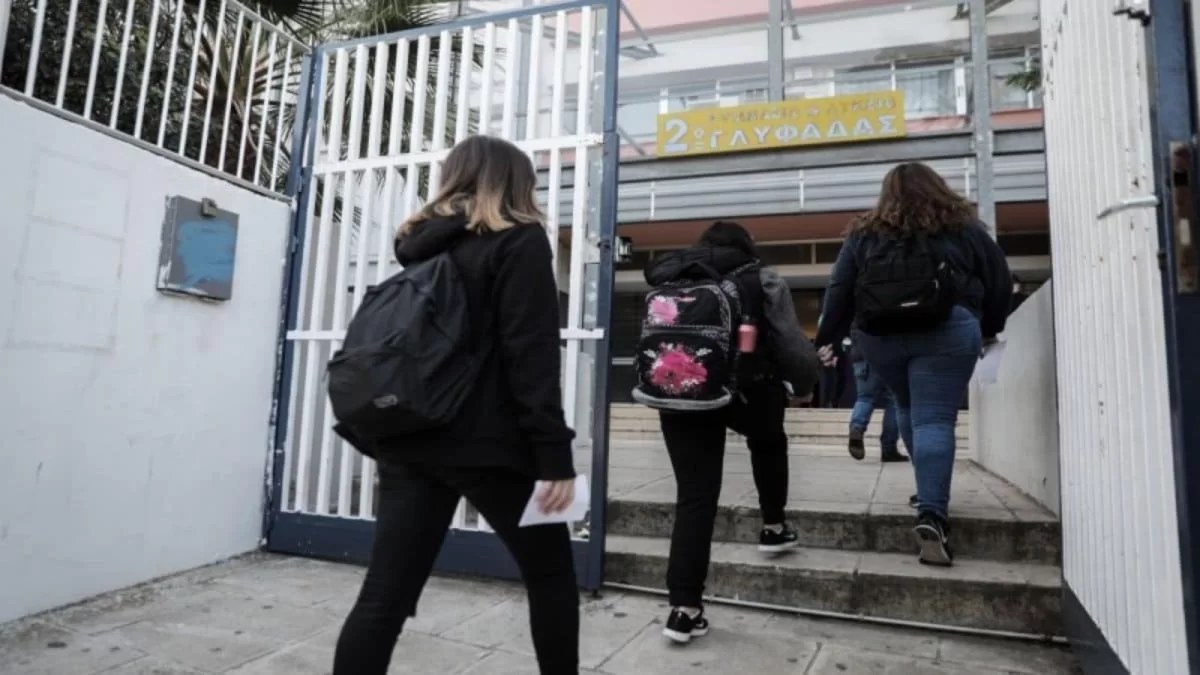 Σχολεία: Επιστροφή αύριο στα θρανία για τους μαθητές