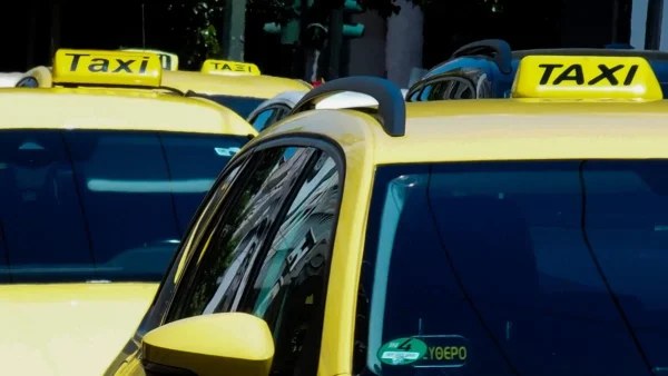 Επιστρέφει στο OPEN για δεύτερη σεζόν το «Ταξί» - Το πρόσωπο "φωτιά" που θα το παρουσιάσει