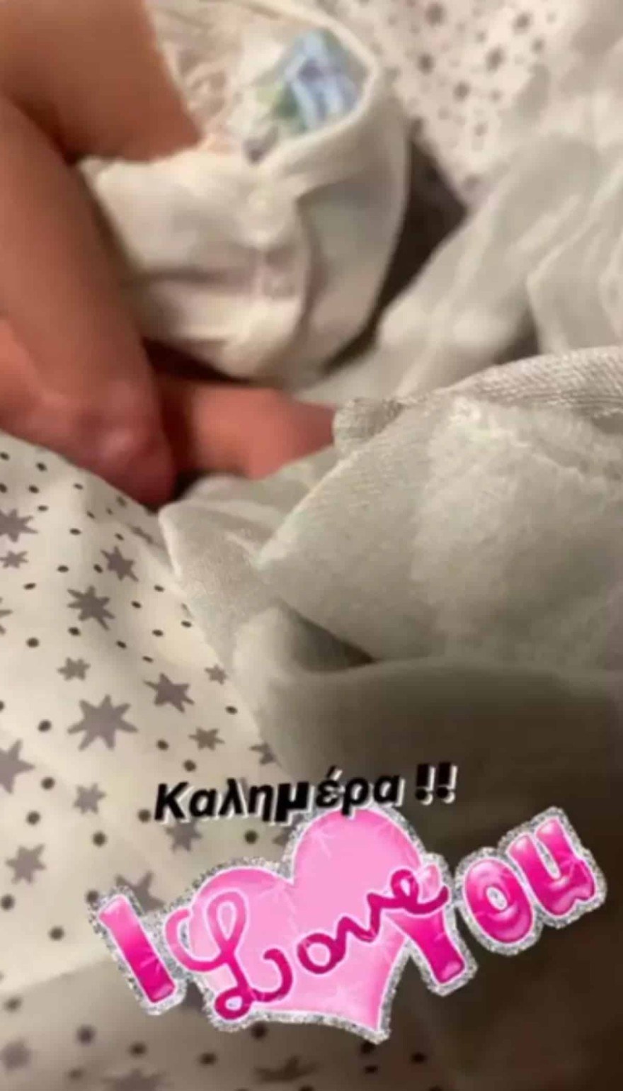 Η φωτογραφία της Χριστίνας Παππά με την τεσσάρων ημερών εγγονή της