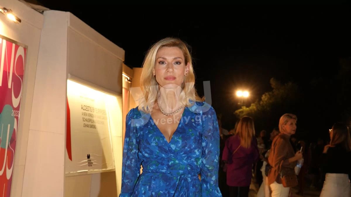 Με στενό μαύρο φόρεμα και ψηλές γόβες - Πιο εντυπωσιακή από ποτέ η Ζέτα Δούκα δίπλα στον σύντροφό της, Μιχάλη Χατζαντωνά