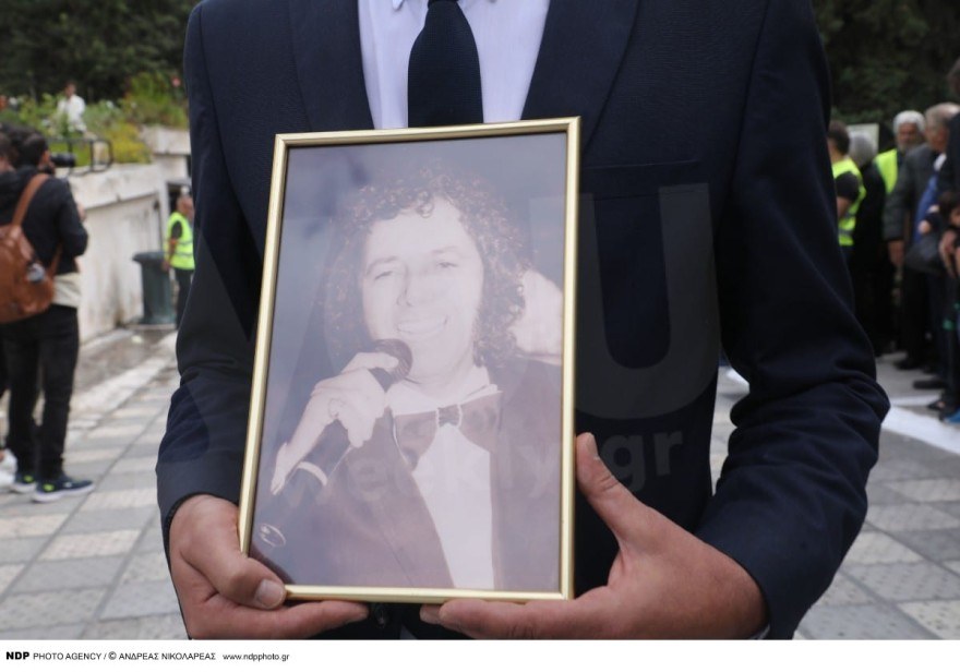 Ρίγη συγκίνησης στην κηδεία του Σταμάτη Κόκοτα